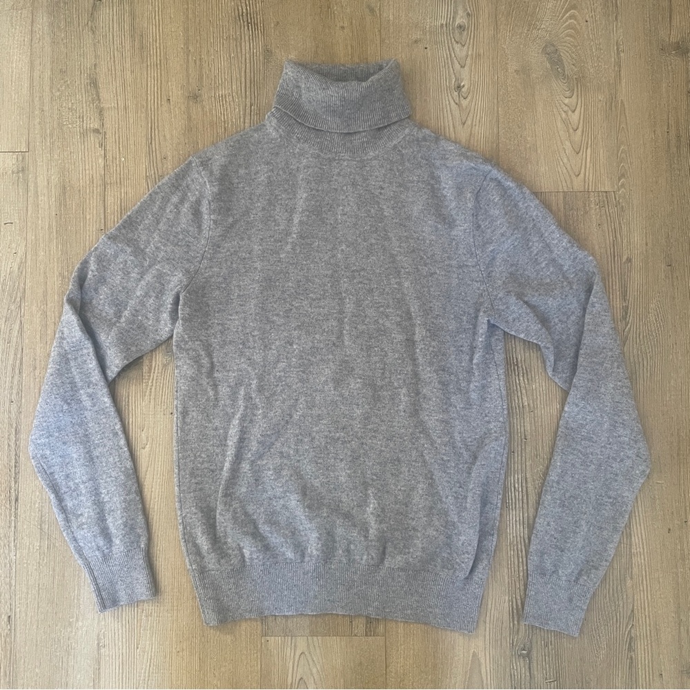 Uniqlo Men's Heather Gray Turtleneck Cashmere Sweater